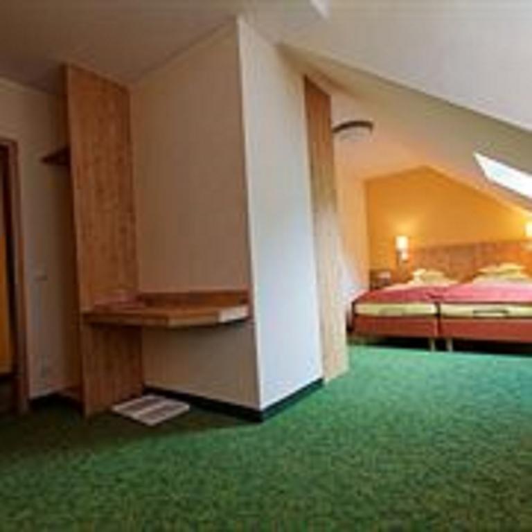 Hotel Und Landgasthof Zum Bockshahn Spessart  Екстер'єр фото