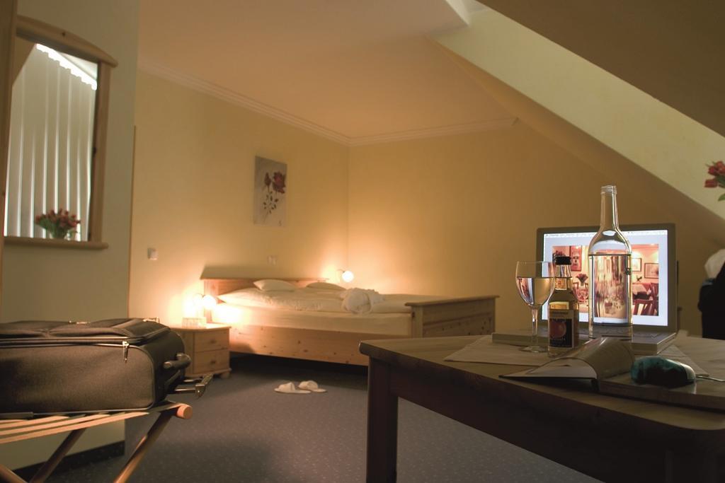 Hotel Und Landgasthof Zum Bockshahn Spessart  Екстер'єр фото